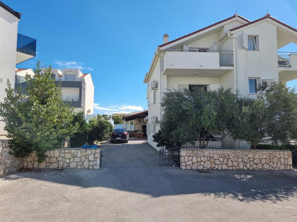 נובליה Apartments Gabbiano מראה חיצוני תמונה